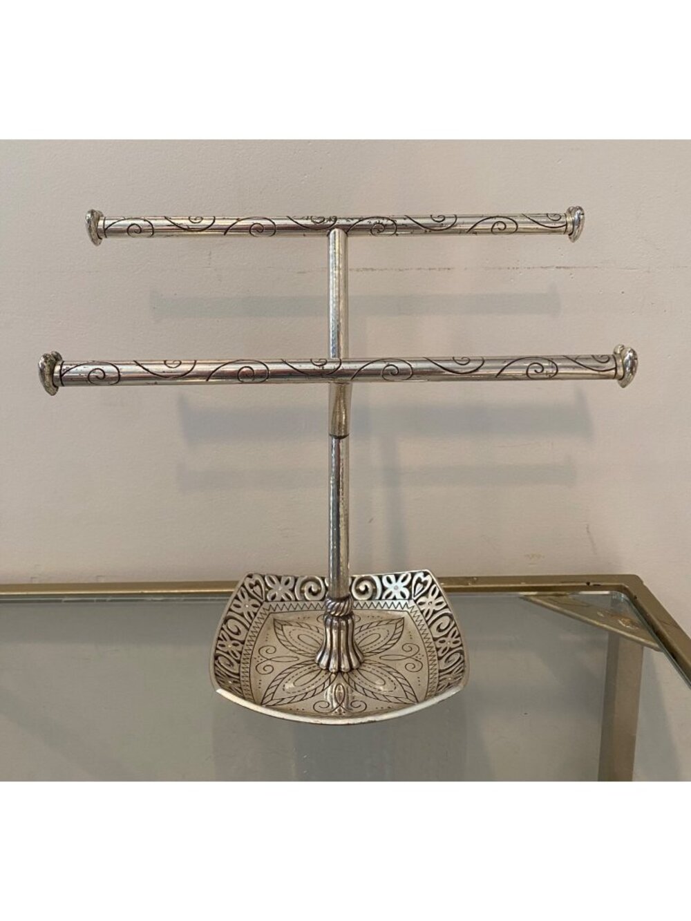 Brighton lacie daisy Silver-Tone Jewelry Stand With Engraved Floral Base & Dual